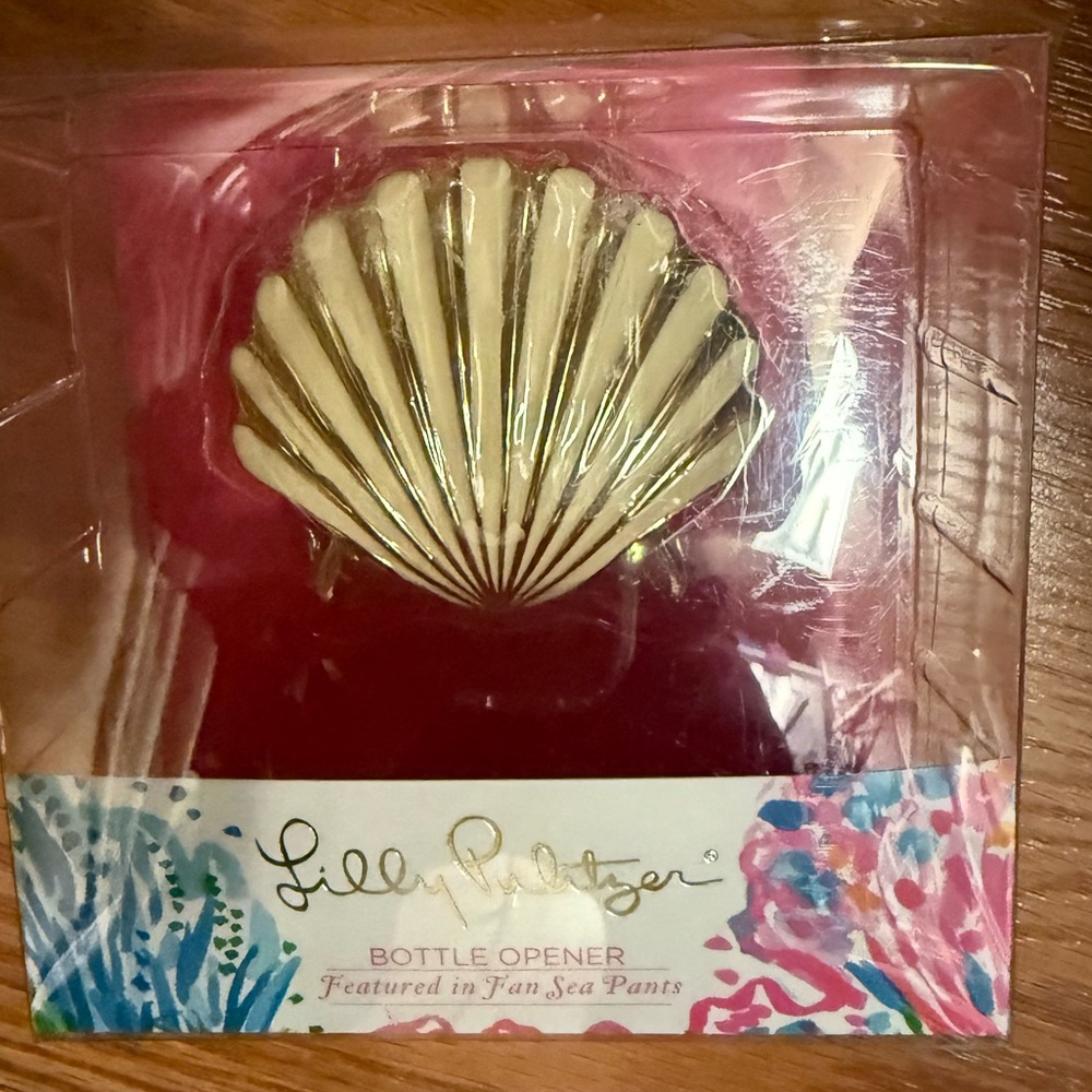 Lilly Pulitzer bottle opener featured in fan sea pants print new in sealed box - Picture 2 of 3
